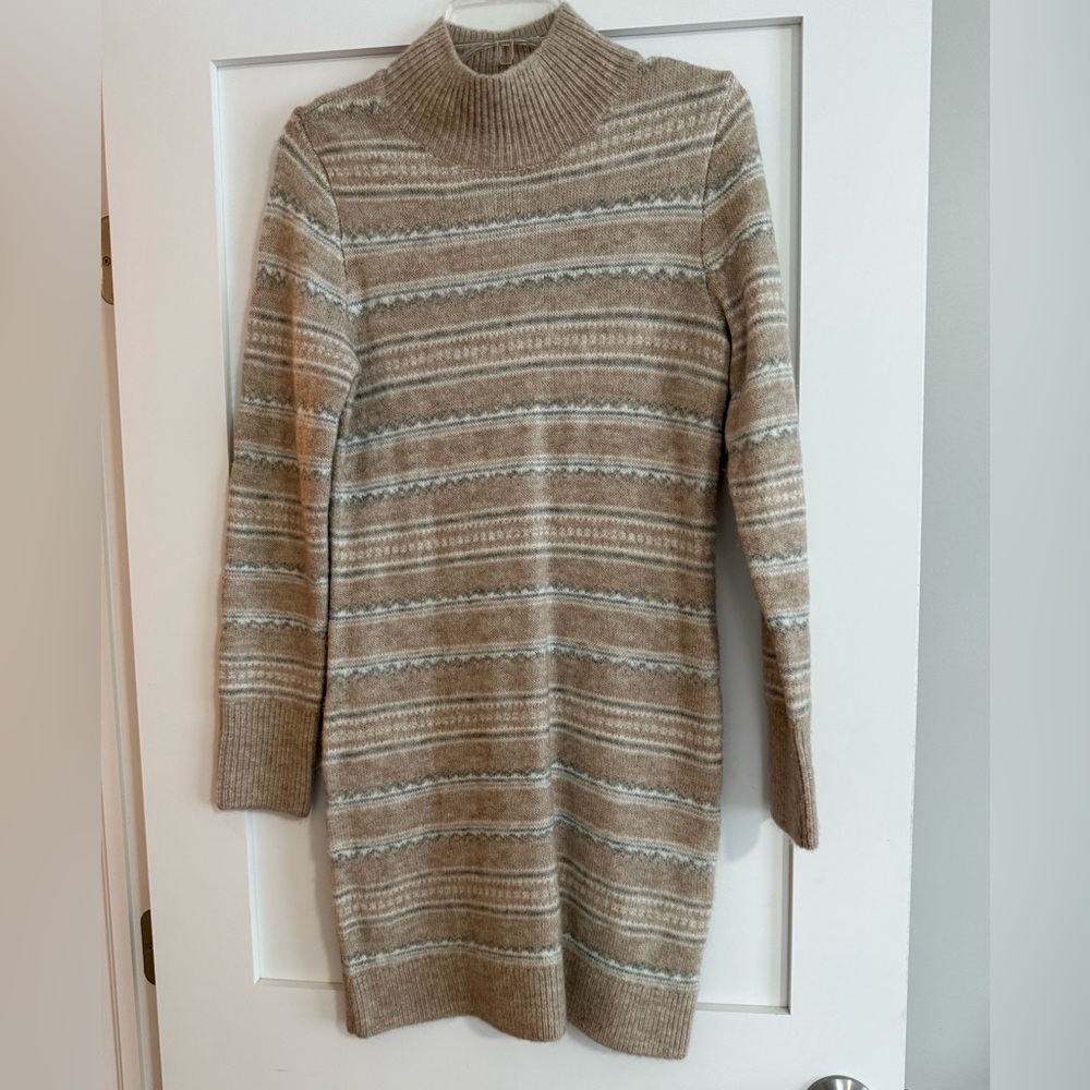 Abercrombie & Fitch Tan and Cream Turtleneck Sweater